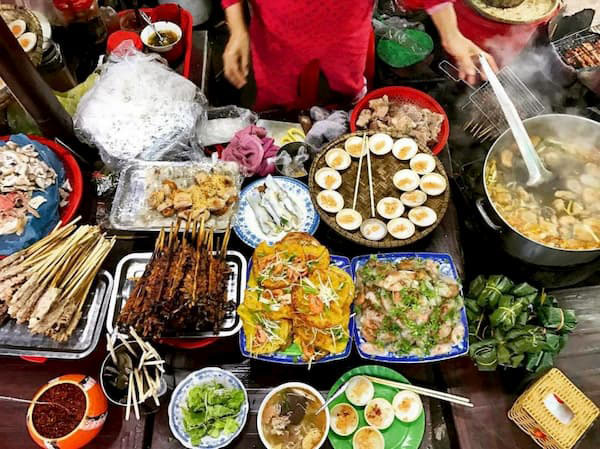 street foods in dong ba market vietnam